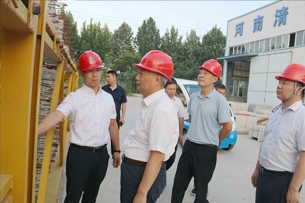 1、aitiyu爱体育官方在线入口-aitiyu爱体育(中国)
总经理向视察领导介绍装配式构件样板.jpg
