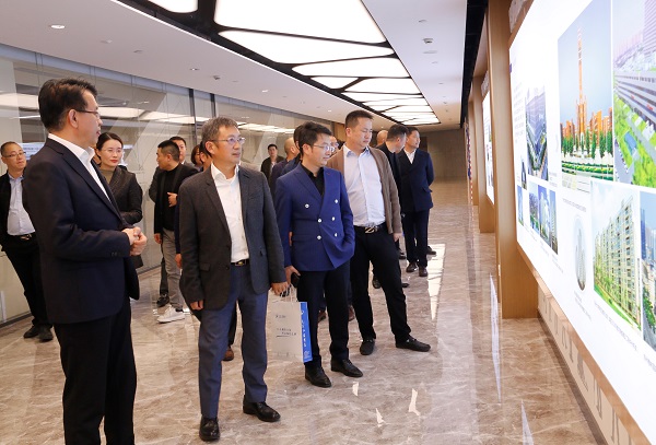 首期河南省民营企业素质提升工程研修班企业家一行参观aitiyu爱体育官方在线入口-aitiyu爱体育(中国)
总部.jpg
