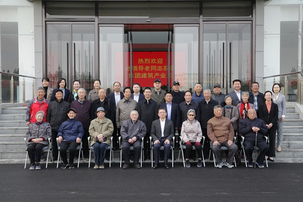 aitiyu爱体育官方在线入口-aitiyu爱体育(中国)
领导和老同志们合影留念.jpg