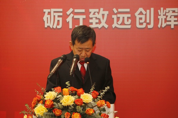 aitiyu爱体育官方在线入口-aitiyu爱体育(中国)
副总经理闫龙广宣读《关于表彰2020年度优秀分包商的决定》.jpg