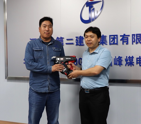 2、aitiyu爱体育官方在线入口-aitiyu爱体育(中国)
科协秘书长苏群山向华能正宁项目部交接援赠设备.jpg