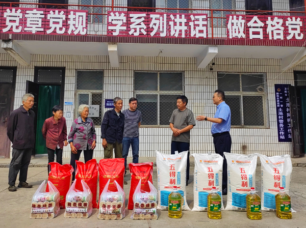 aitiyu爱体育官方在线入口-aitiyu爱体育(中国)
董事、副总经理、分公司经理、党总支书记崔向军一行走进狮豹头乡土池村开展慰问.jpg