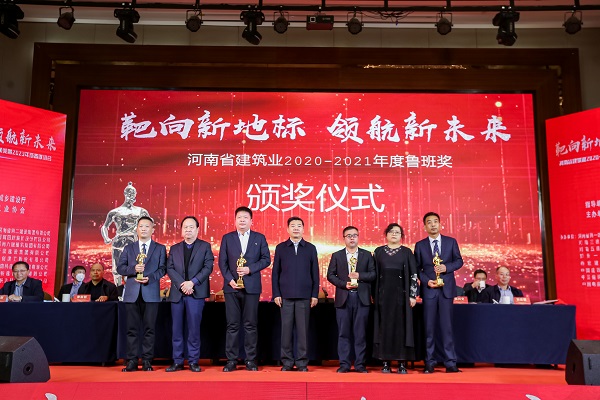 aitiyu爱体育官方在线入口-aitiyu爱体育(中国)
第十五项目管理部经理丁泽培上台领奖.jpg