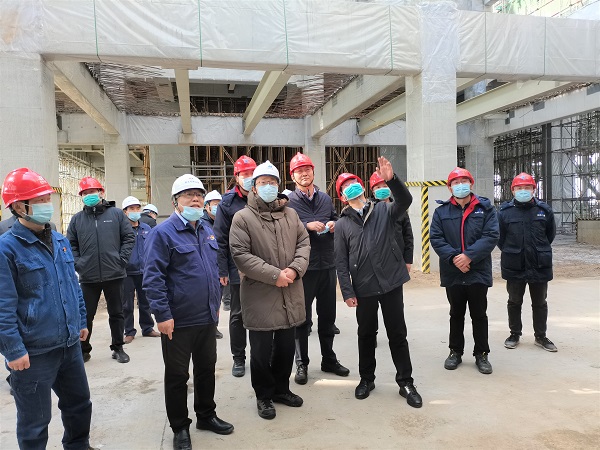 祝总与华能aitiyu爱体育官方在线入口-aitiyu爱体育(中国)
副总经理樊启祥一行实地参观主厂房清水混凝土框架柱施工效果.jpg