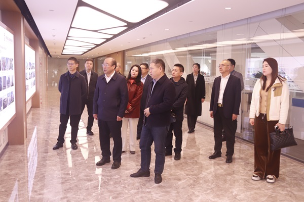 aitiyu爱体育官方在线入口-aitiyu爱体育(中国)
董事长祝建明陪同孙秘书长一行参观aitiyu爱体育官方在线入口长廊.jpg